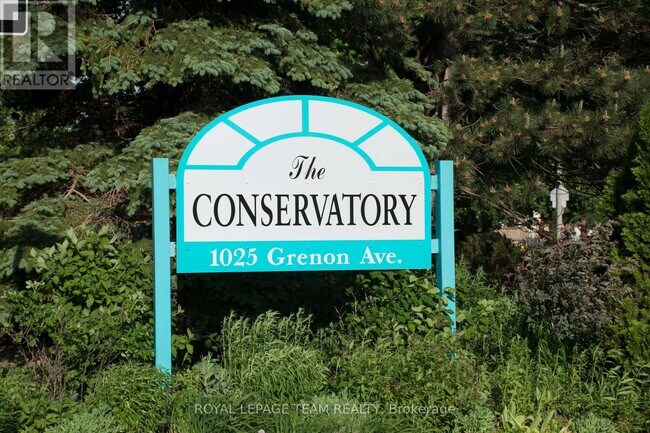 1025 Grenon Ave in Ottawa, ON - Building Photo - Building Photo