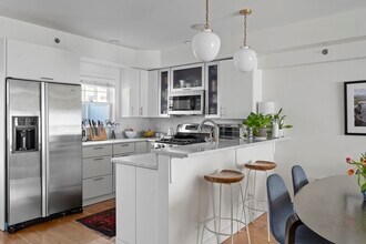 33 Middle St, Unit 2 in Boston, MA - Building Photo - Building Photo