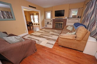 75 Park Dr in New Britain, CT - Foto de edificio - Building Photo