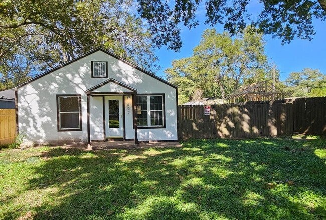 property at 607 N Speed St