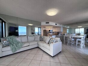 3023 S Atlantic Ave, Unit 205 in Daytona Beach Shores, FL - Foto de edificio - Building Photo