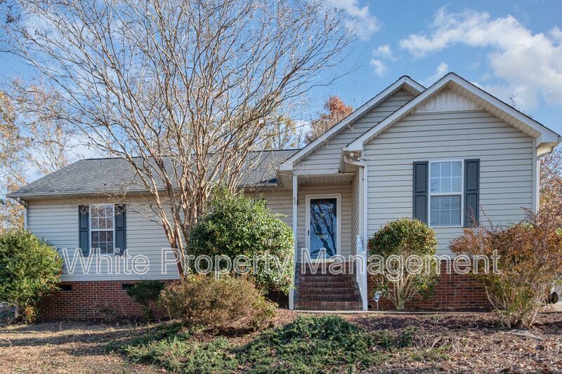 1813 Bloomsbury Dr in Rock Hill, SC - Building Photo