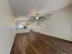 4514 Preston Woods Dr in Valrico, FL - Foto de edificio - Building Photo