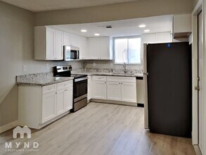 5817 W Robin Ln in Las Vegas, NV - Foto de edificio - Building Photo