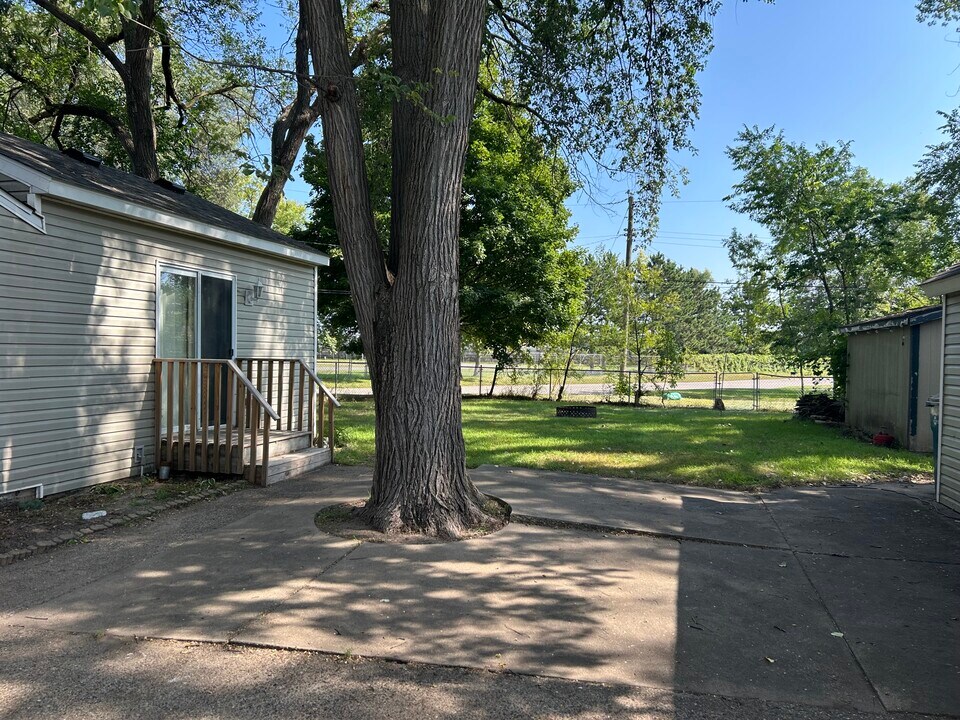 630 5th Ave NE in St. Cloud, MN - Foto de edificio