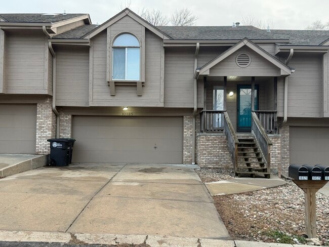 10325 Ohio Plz in Omaha, NE - Building Photo - Building Photo