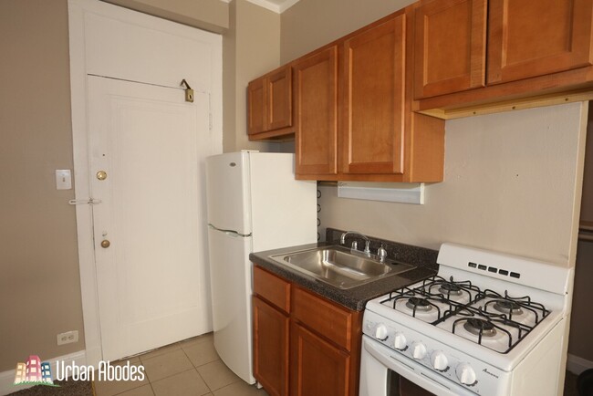 3835 N Fremont St, Unit M08B in Chicago, IL - Building Photo - Building Photo