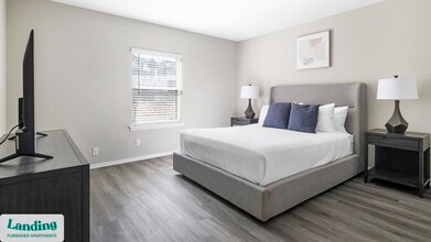 3450 Manor Dr, Unit 50-207 in Homewood, AL - Foto de edificio - Building Photo