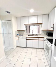 6109 NW 171st St in Hialeah, FL - Building Photo - Building Photo