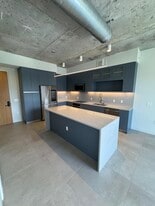 160 NW 27th St, Unit B5 in Miami, FL - Building Photo