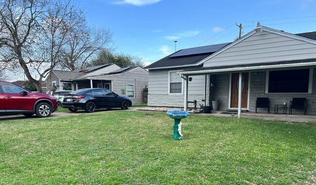 property at 12438 Dorwayne Ct