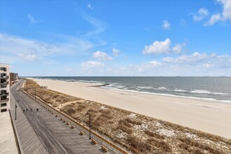 170 W Broadway in Long Beach, NY - Building Photo - Building Photo