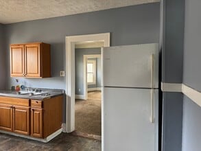 386 Ridgeway Ave, Unit 03 in Rochester, NY - Foto de edificio - Building Photo