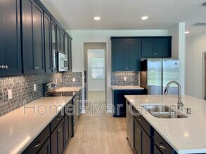 10701 New Morning Dr in Tampa, FL - Building Photo - Building Photo