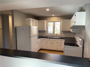 12 Beacon St in Westerly, RI - Building Photo - Building Photo