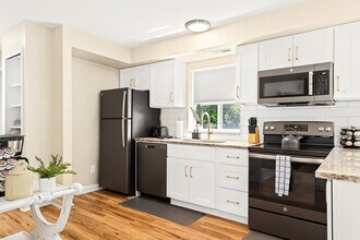 18459 Sharon Ln, Unit SI ID1032344P in Roseville, MI - Building Photo - Building Photo