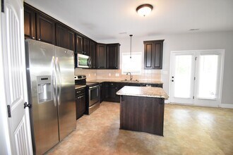 8608 Matchpoint Ct in Linden, NC - Building Photo - Building Photo