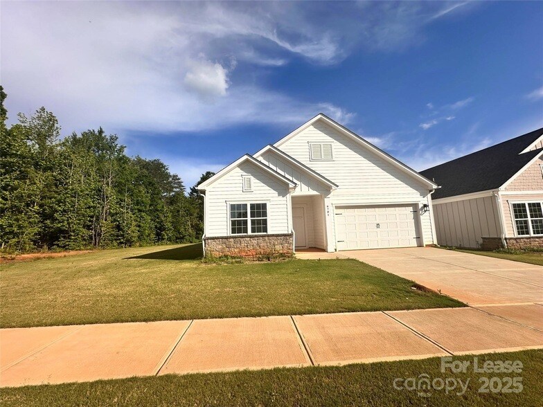 6701 Star Dr in Lake Norman of Catawba, NC - Building Photo