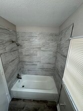 4226 N Sandalwood Cir in Tampa, FL - Building Photo - Building Photo