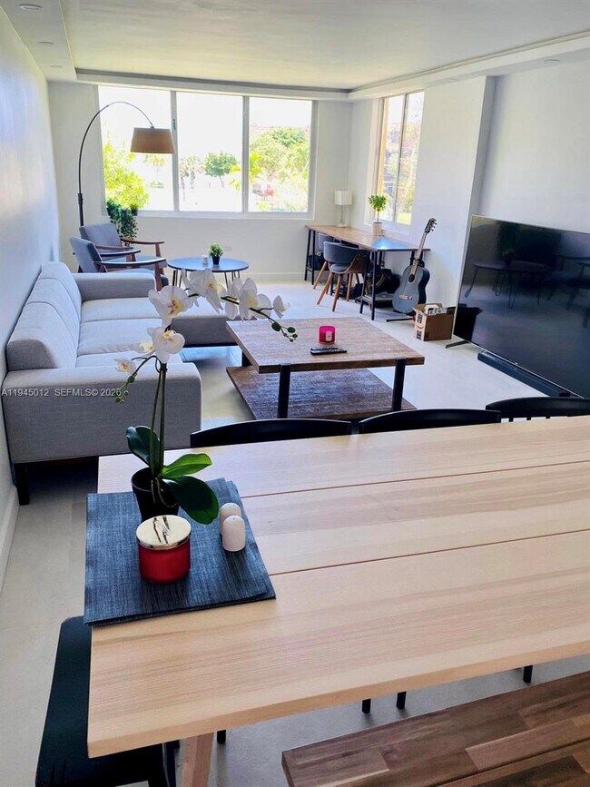 441 NE 195th St in Miami, FL - Building Photo - Building Photo