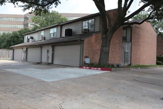 Townhomes at Westchase in Houston, TX - Foto de edificio - Building Photo