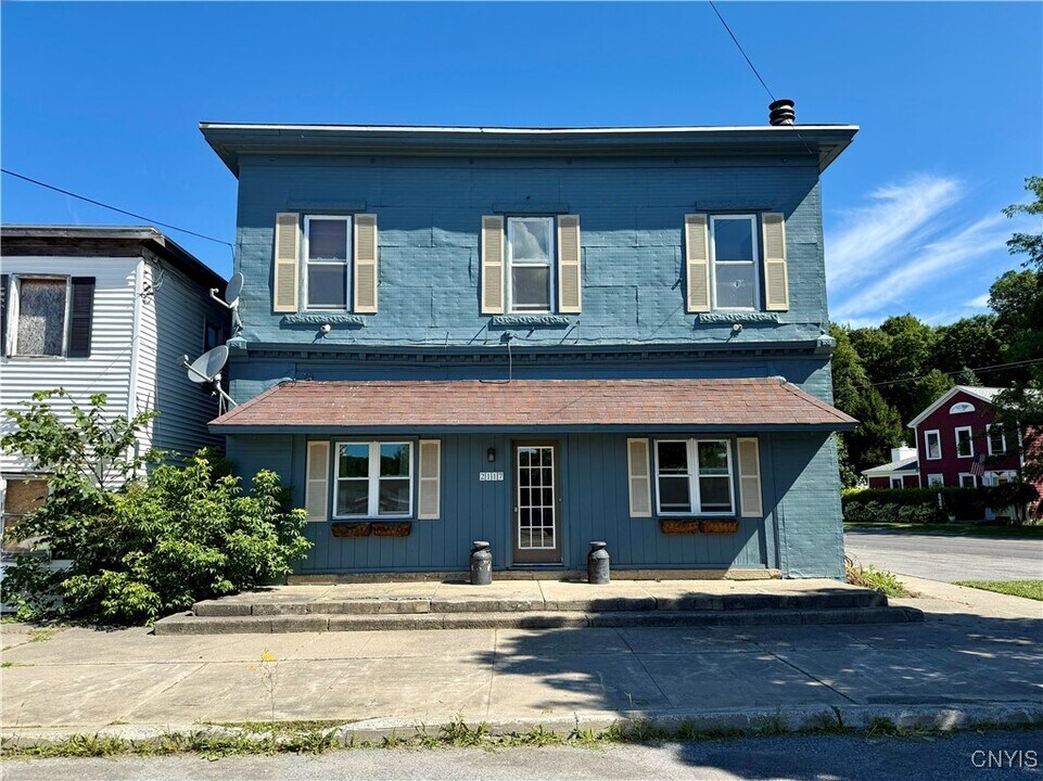 2117 Main St in Cazenovia, NY - Building Photo