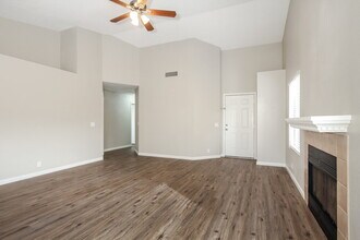 10012 N 66th Dr in Glendale, AZ - Foto de edificio - Building Photo