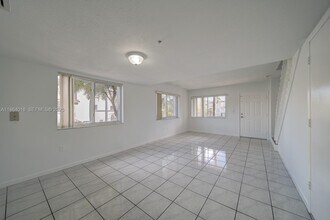 551 NW 82nd Ave in Miami, FL - Building Photo - Building Photo