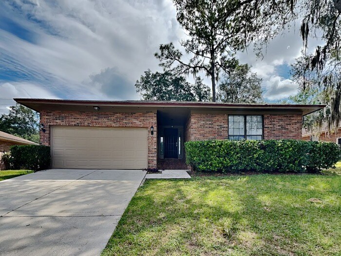 6235 Cranberry Ln E in Jacksonville, FL - Foto de edificio