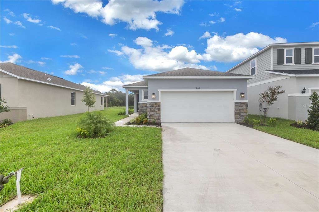 9168 Sandy Bluffs Circle in Parrish, FL - Foto de edificio