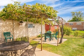 5221 W 87th St, Unit GU in Oak Lawn, IL - Foto de edificio - Building Photo