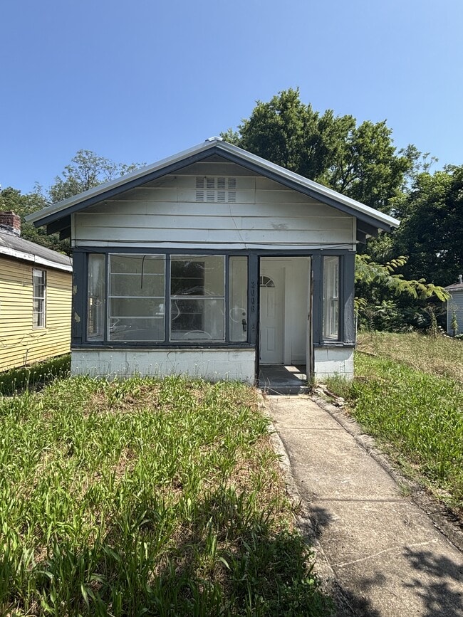 property at 2006 10th Pl