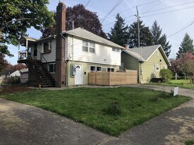 7405 NE Prescott St in Portland, OR - Building Photo