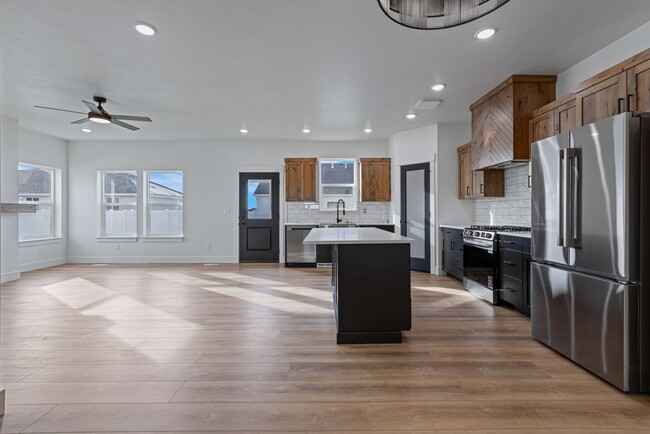 property at 686 S Cutler Ave