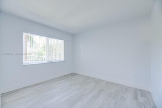 7830 Camino Real in Miami, FL - Building Photo - Building Photo