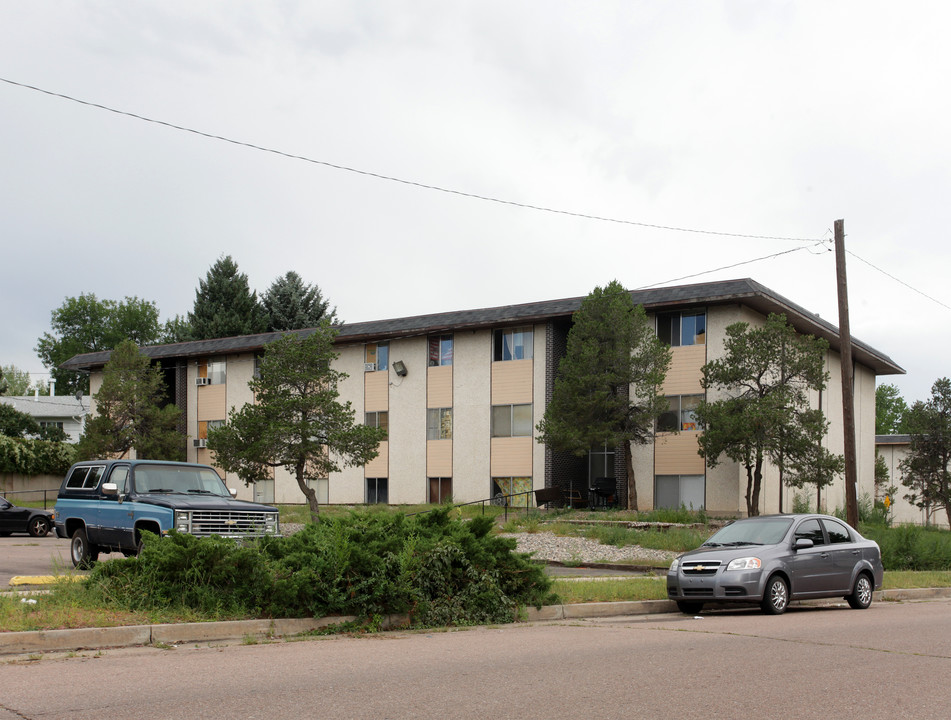 Clemson Manor in Colorado Springs, CO - Foto de edificio