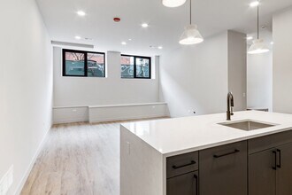 1550 W Monroe St in Chicago, IL - Building Photo - Building Photo