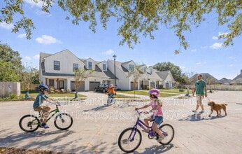 101 Foster Grove Drive in Youngsville, LA - Building Photo - Building Photo