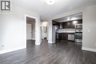 4 1/2 Ottawa St N in Hamilton, ON - Building Photo - Building Photo