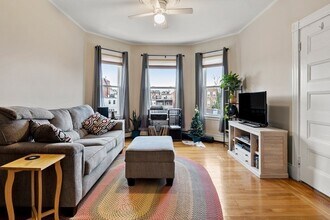 264 Maverick St, Unit 3 in Boston, MA - Foto de edificio - Building Photo