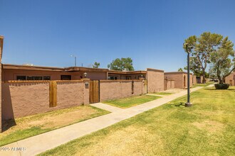 6008 W Augusta Ave in Glendale, AZ - Building Photo - Building Photo