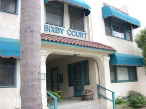 Bixby Court Apartments in Long Beach, CA - Foto de edificio - Building Photo