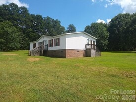 16554 Silver Rd in Oakboro, NC - Building Photo