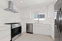 922 6th St - North of Wilshire Blvd and 6 ... in Santa Monica, CA - Building Photo - Interior Photo