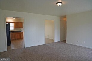 122 Sinker Dr in Inwood, WV - Building Photo