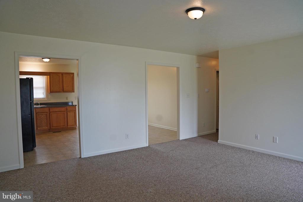 122 Sinker Dr in Inwood, WV - Building Photo