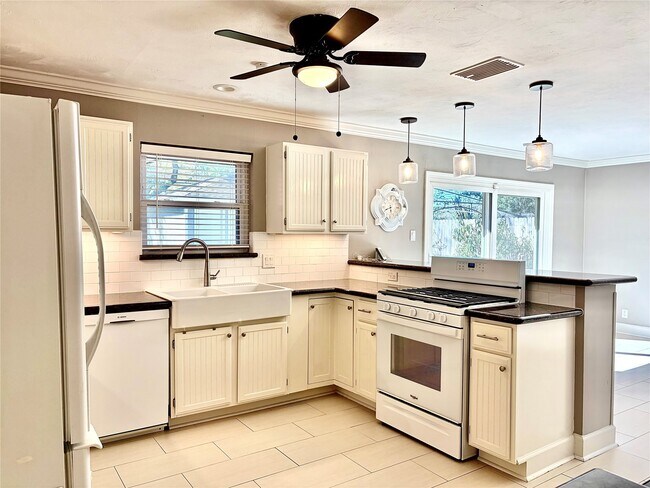 5019 Poinciana Dr in Houston, TX - Building Photo - Building Photo