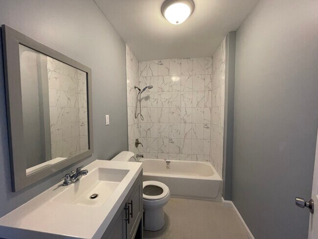 26 N 51st St-Unit -3 in Philadelphia, PA - Building Photo - Building Photo