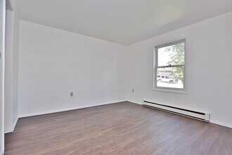 408 Joslen Blvd in Hudson, NY - Building Photo - Building Photo