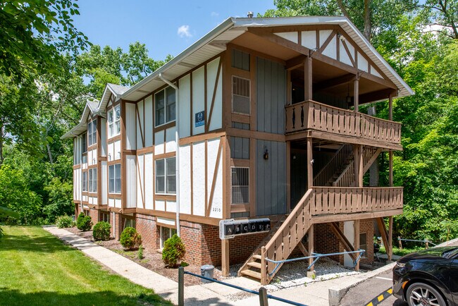 2210 Dexter in Ann Arbor, MI - Building Photo - Building Photo